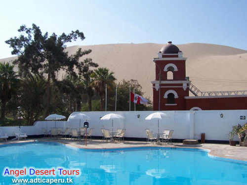 Piscina del hotel Mossone - Ica Perú