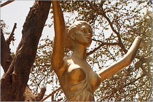 Monumento a la Bruja de Cachiche - Tour en Ica